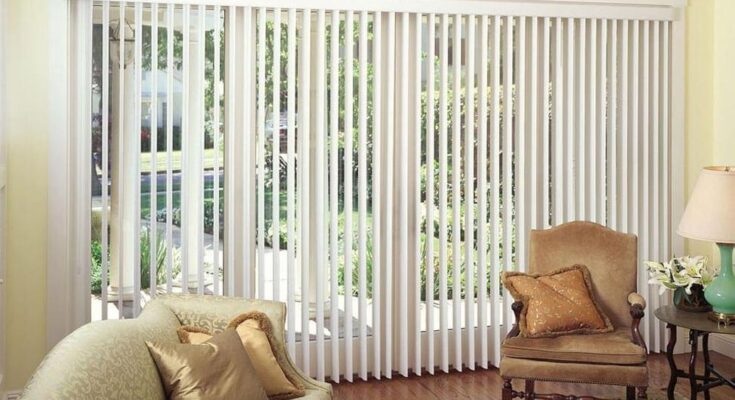 Are Vertical Blinds the Ultimate Wallpaper Complement for a Striking Interior